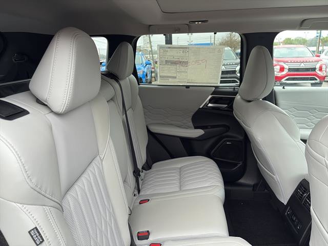 New 2026 Mitsubishi Outlander SEL FWD image 11