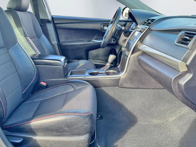 Used 2017 Toyota Camry SE image 18