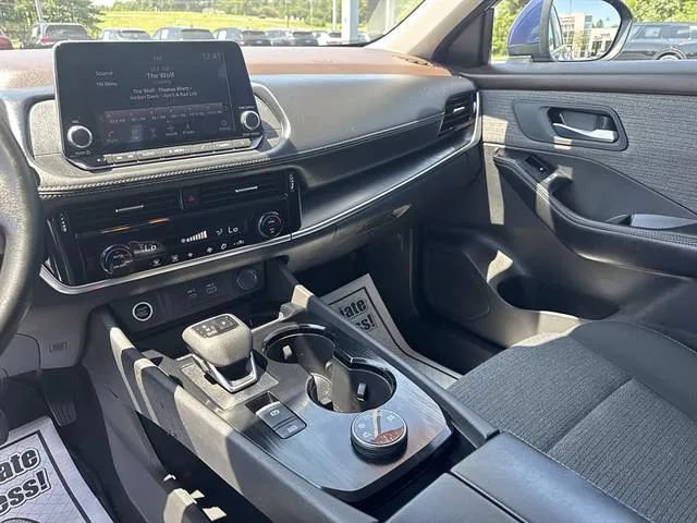 Used 2022 Nissan Rogue SV AWD/4WD image 11