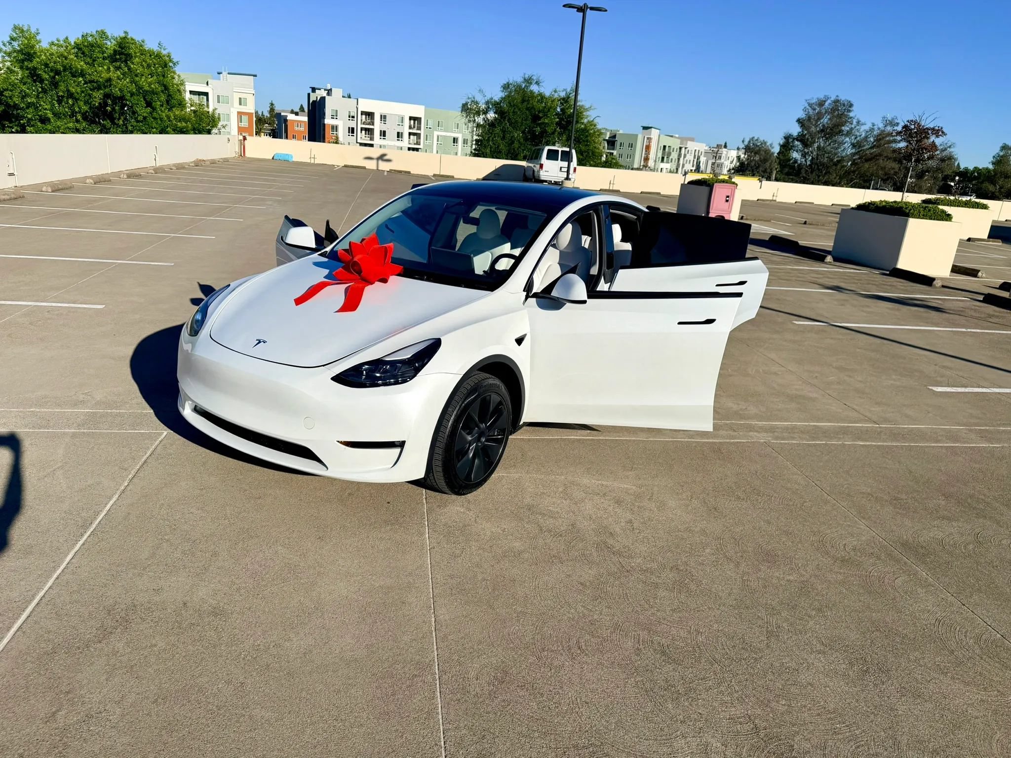 Used 2024 Tesla Model Y Long Range RWD image 34