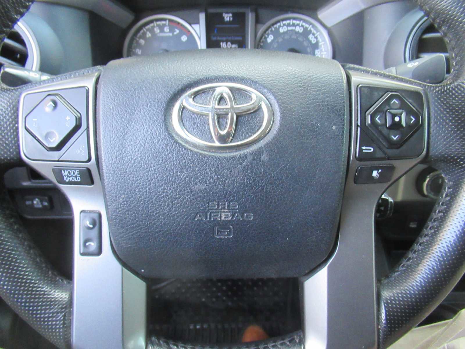 Used 2016 Toyota Tacoma SR5 w/ Towing Package image 21