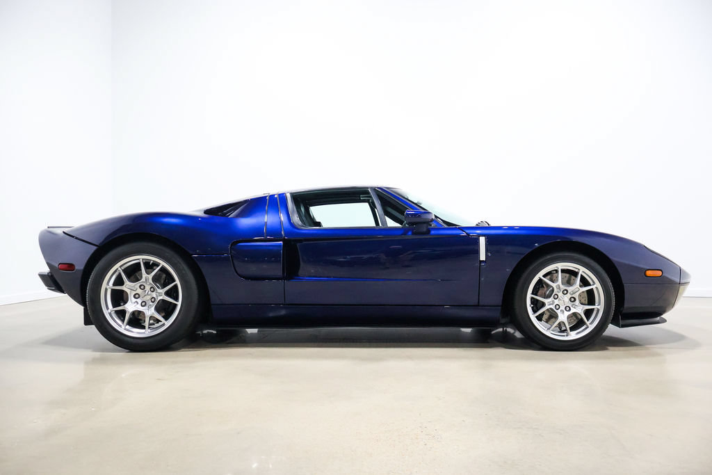 Used 2005 Ford GT RWD image 50