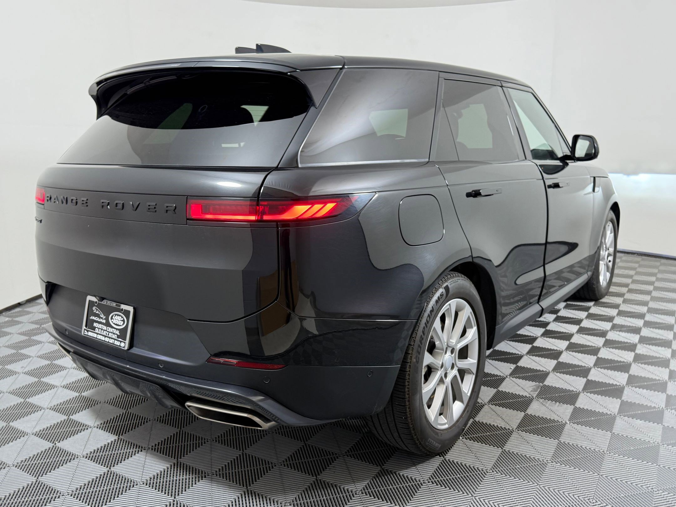 Used 2025 Land Rover Range Rover Sport SE AWD/4WD image 10