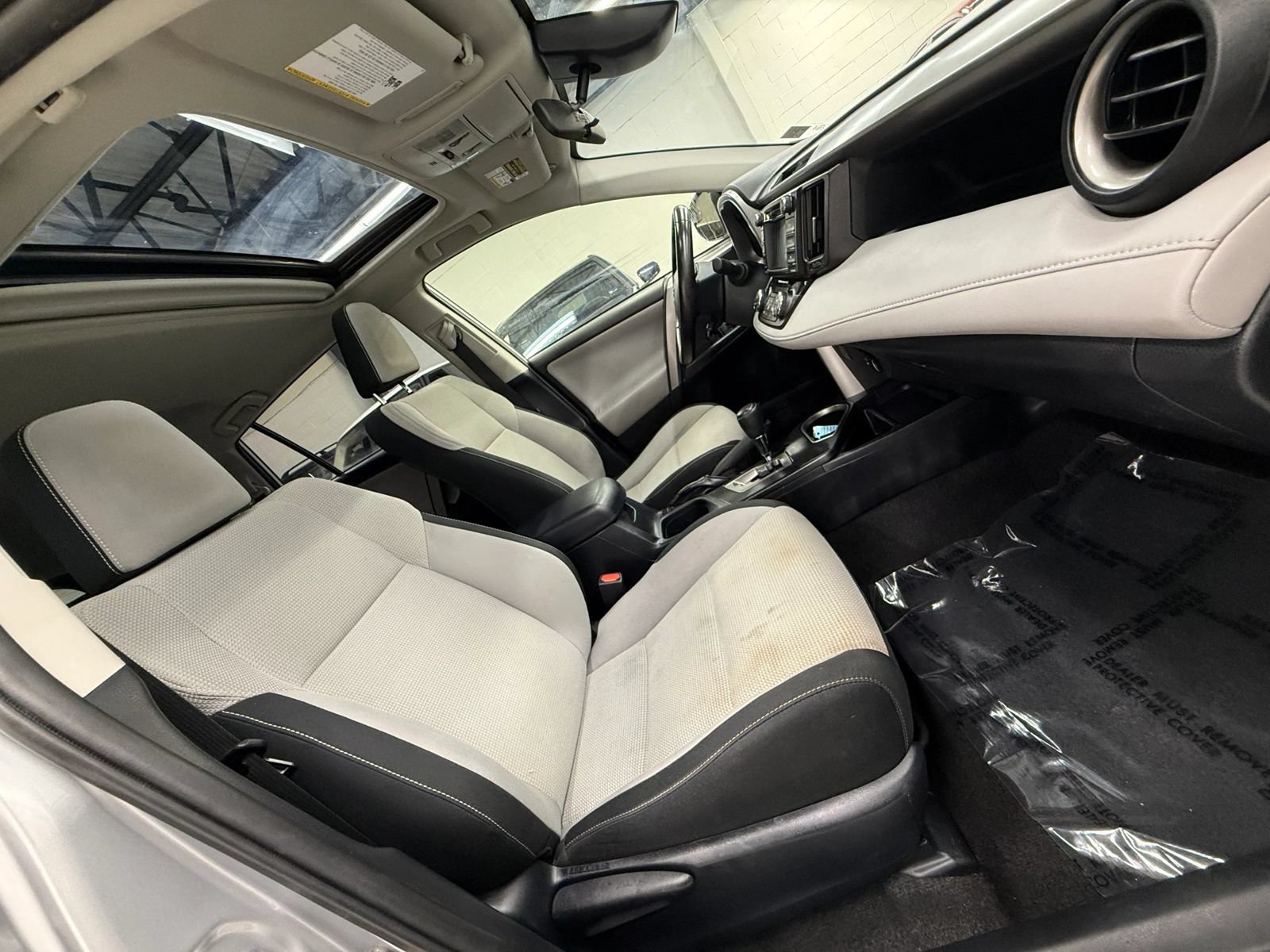 Used 2017 Toyota RAV4 XLE AWD/4WD image 24