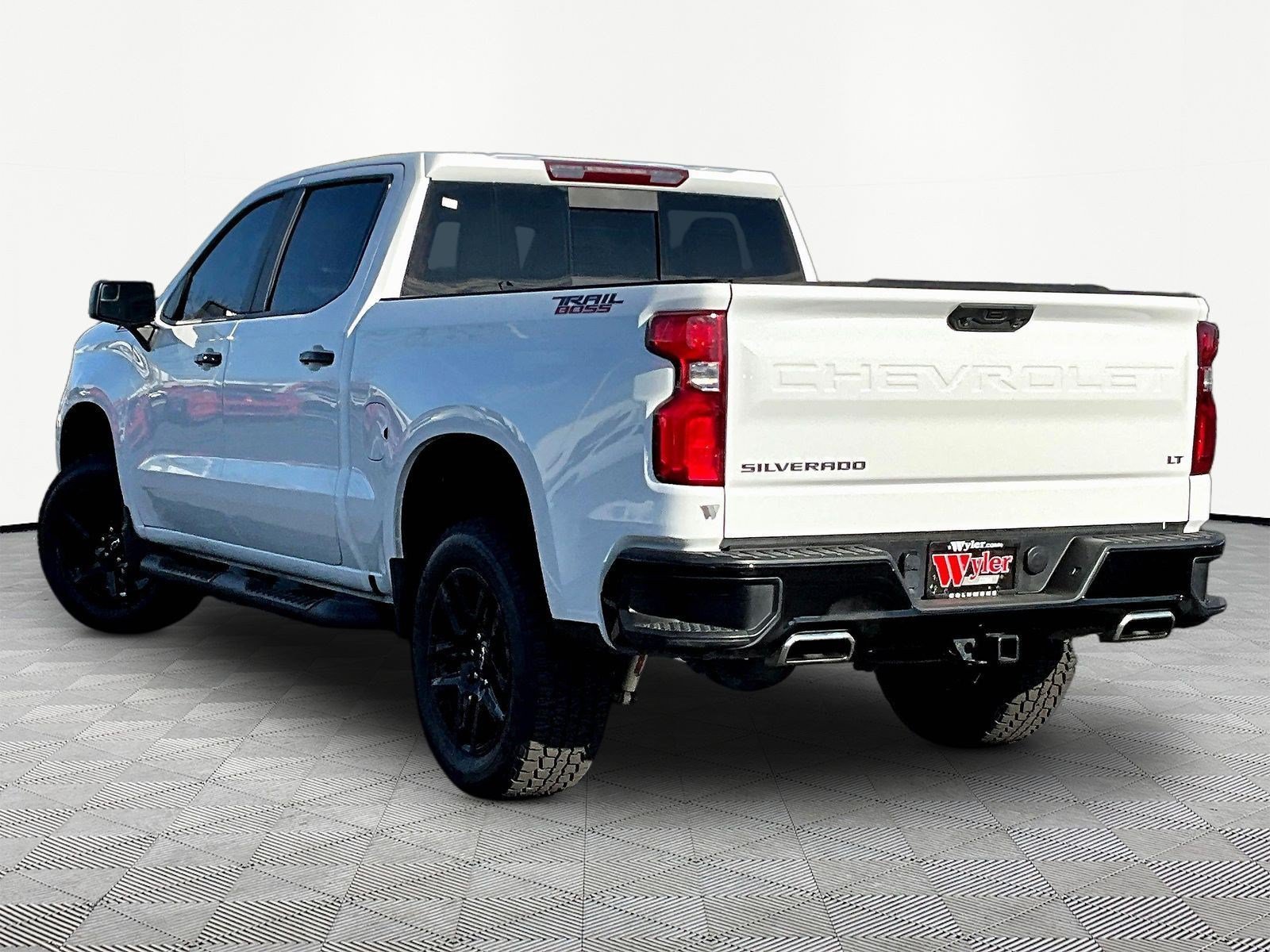 Used 2024 Chevrolet Silverado 1500 LT Trail Boss w/ Convenience Package II AWD/4WD image 4