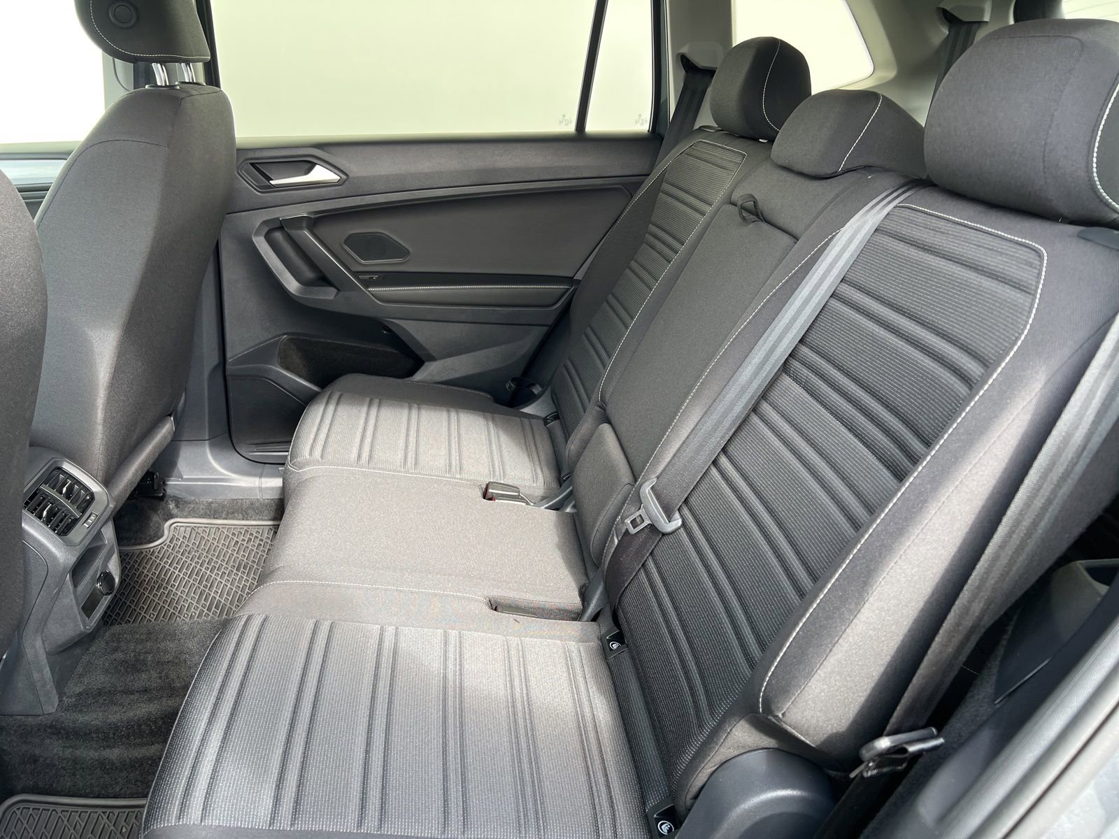 Used 2024 Volkswagen Tiguan S image 8