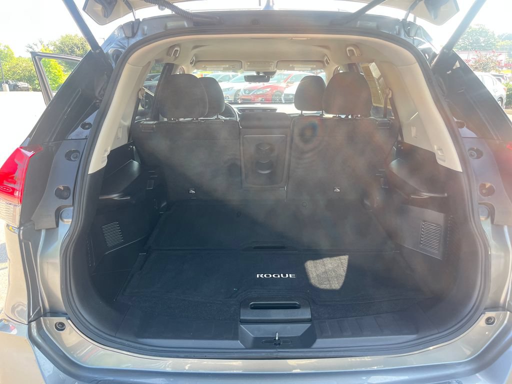 Used 2019 Nissan Rogue SV w/ Premium Package FWD image 20