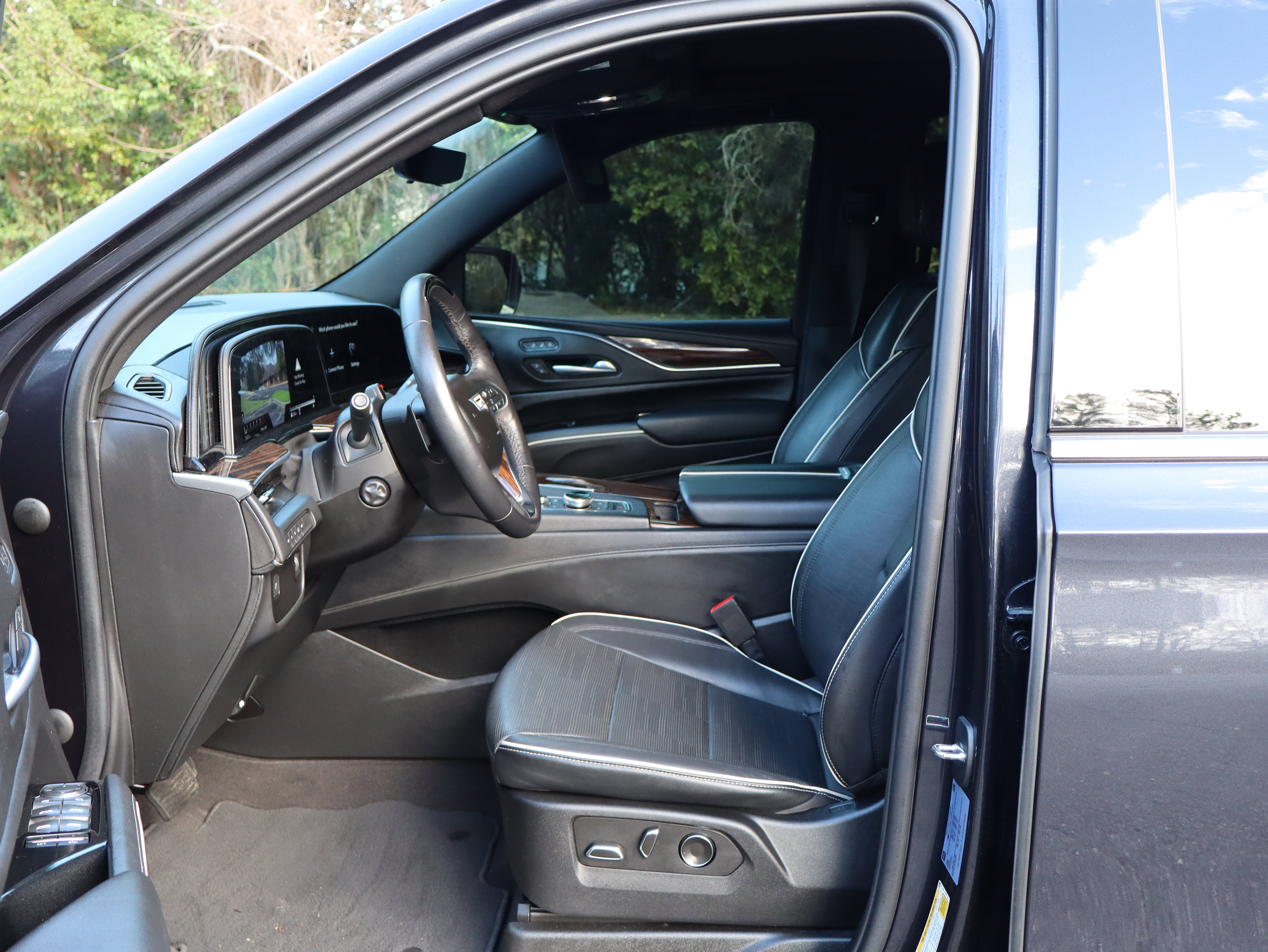 Used 2023 Cadillac Escalade Premium Luxury w/ LPO, Floor Liner Package image 20