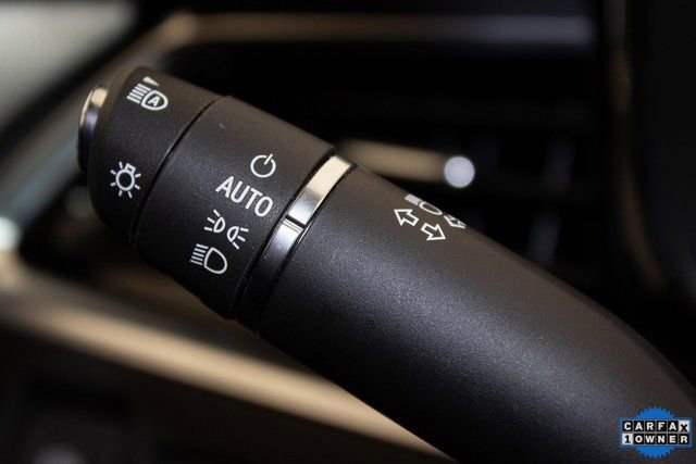 Used 2025 Cadillac XT6 Premium Luxury image 29