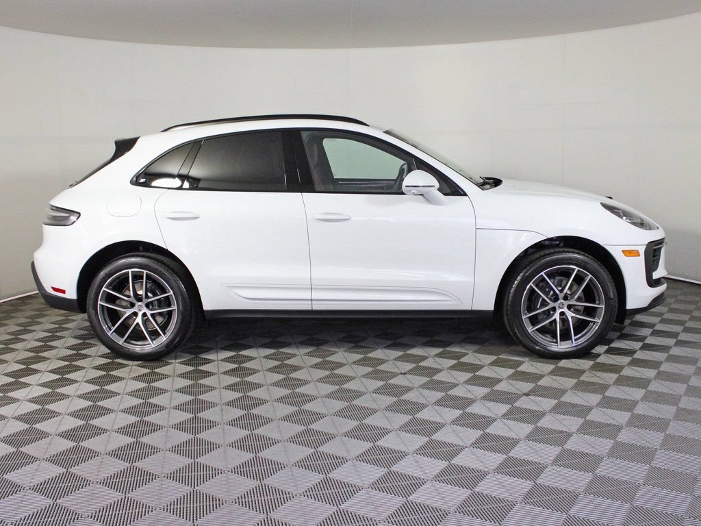 Certified 2026 Porsche Macan AWD/4WD image 8