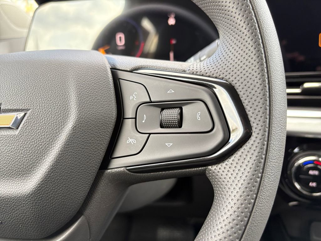 Used 2025 Chevrolet Trax LT w/ LT Convenience Package FWD image 15