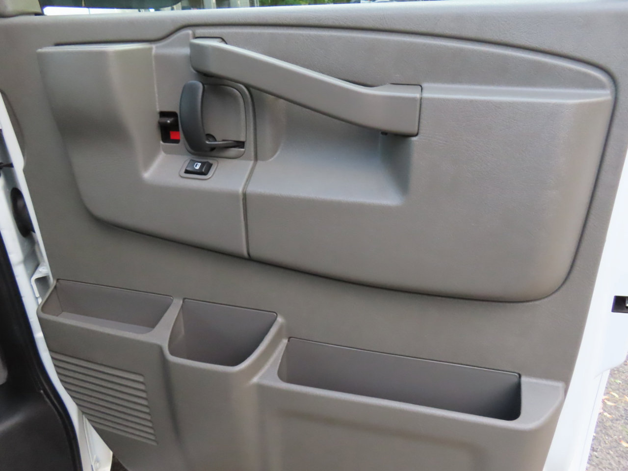 Used 2022 Chevrolet Express 2500 w/ Driver Convenience Package image 18