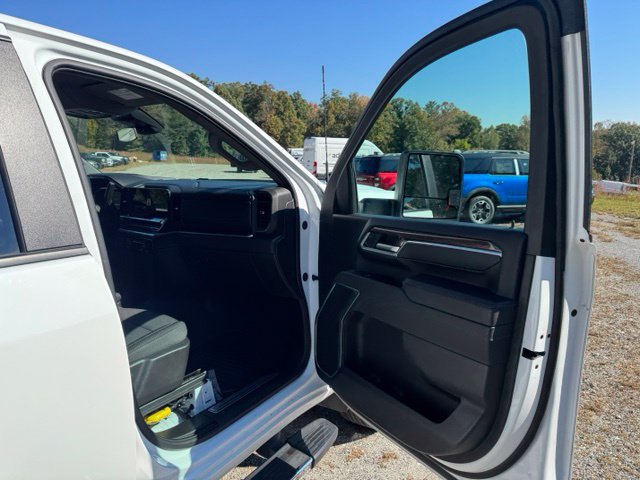 Used 2025 Chevrolet Silverado 2500 LT w/ Convenience Package AWD/4WD image 13