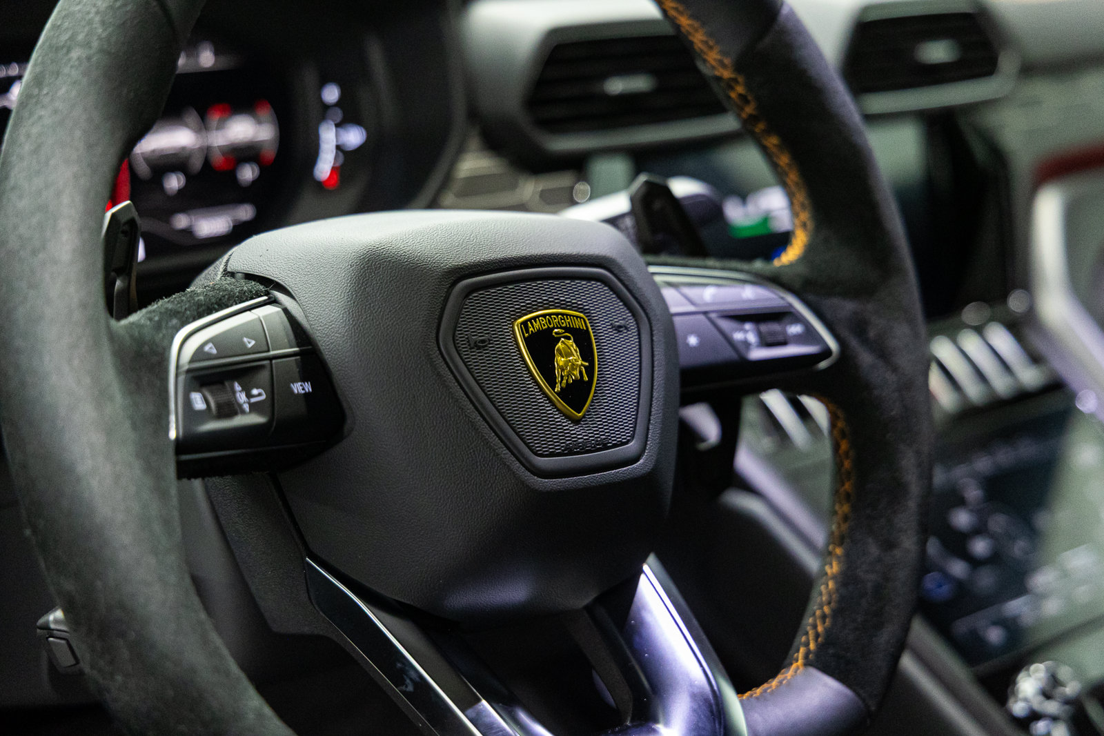 Used 2022 Lamborghini Urus AWD/4WD image 32