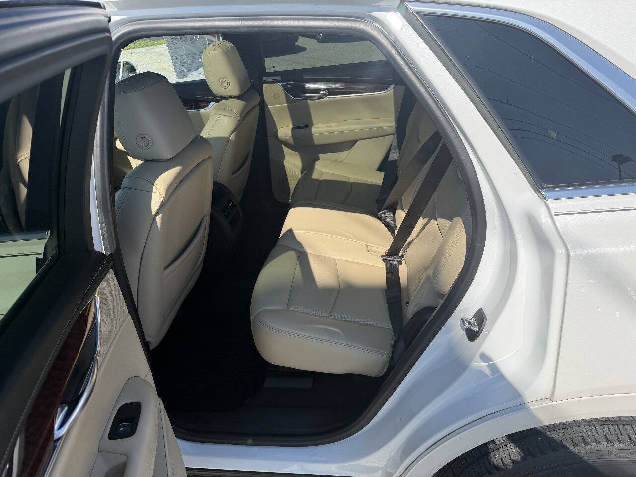 Used 2018 Cadillac XT5 Luxury w/ Driver Awareness Package AWD/4WD image 23