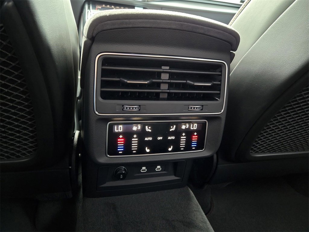 New 2025 Audi RS Q8 performance image 11