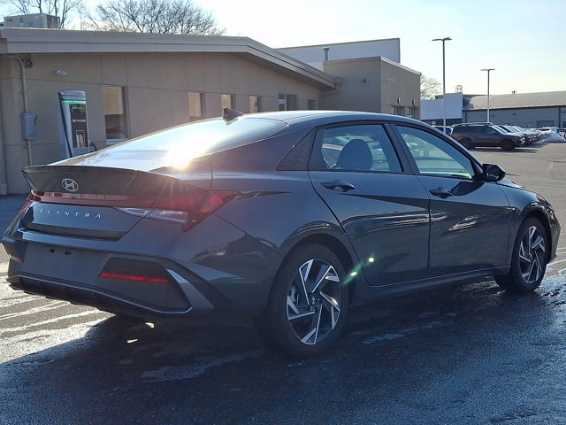 Certified 2025 Hyundai Elantra Sport image 4