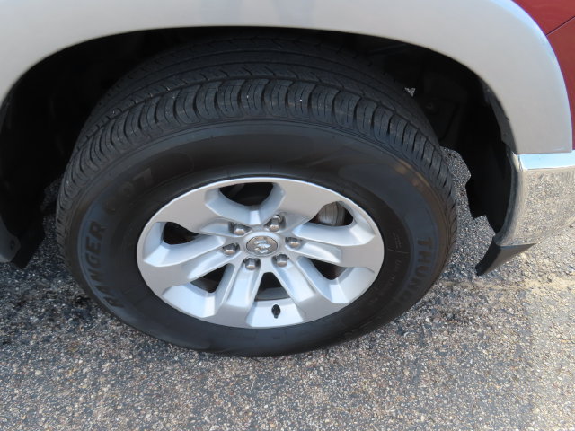 Used 2019 RAM 1500 Laramie AWD/4WD image 17