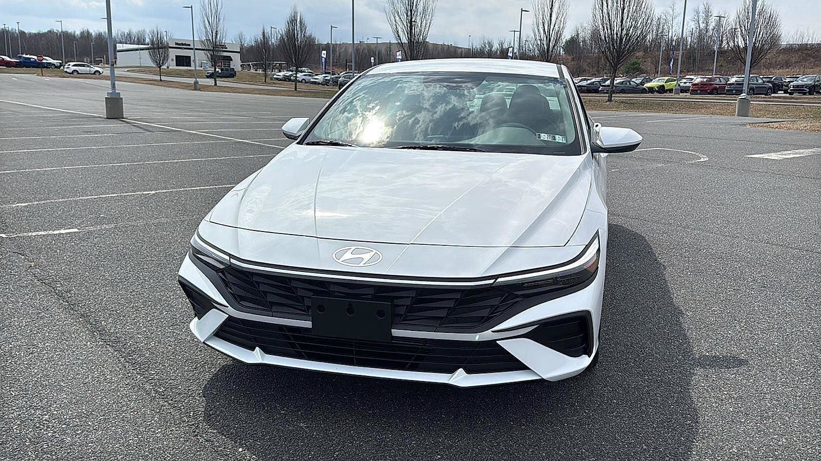 Used 2026 Hyundai Elantra SE FWD image 15