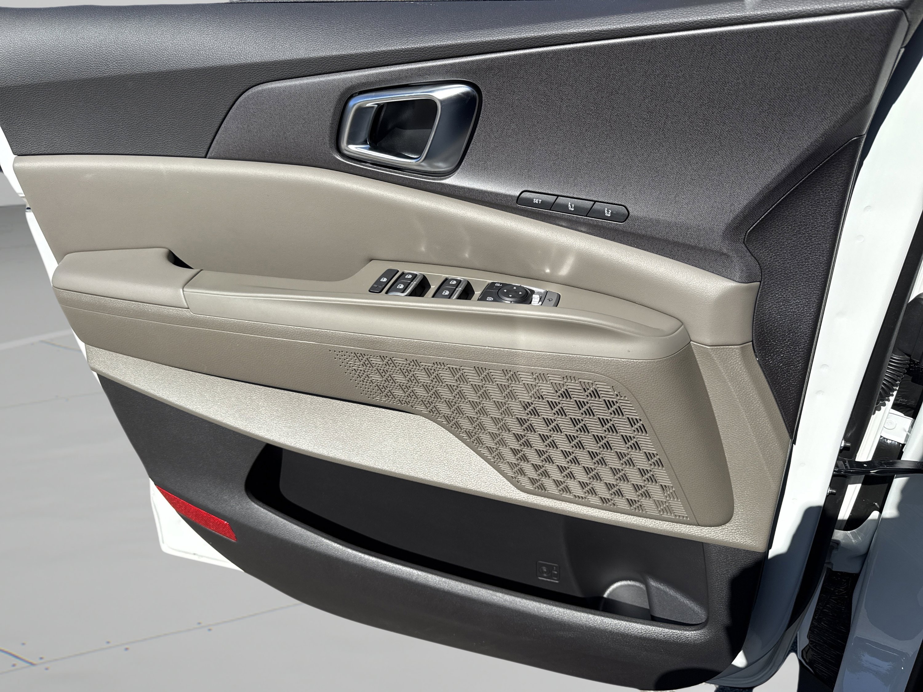 New 2026 Kia Carnival EX FWD image 24