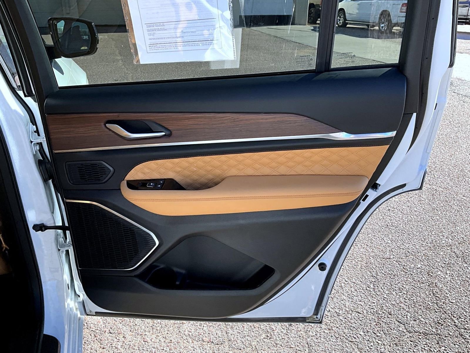 Certified 2025 Jeep Grand Cherokee L Summit w/ Obsidian Package image 19