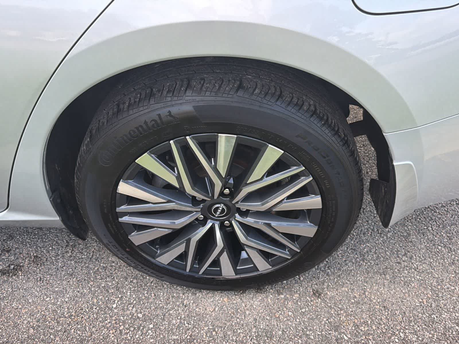Used 2023 Nissan Altima 2.5 SV w/ SV Premium Package AWD/4WD image 8