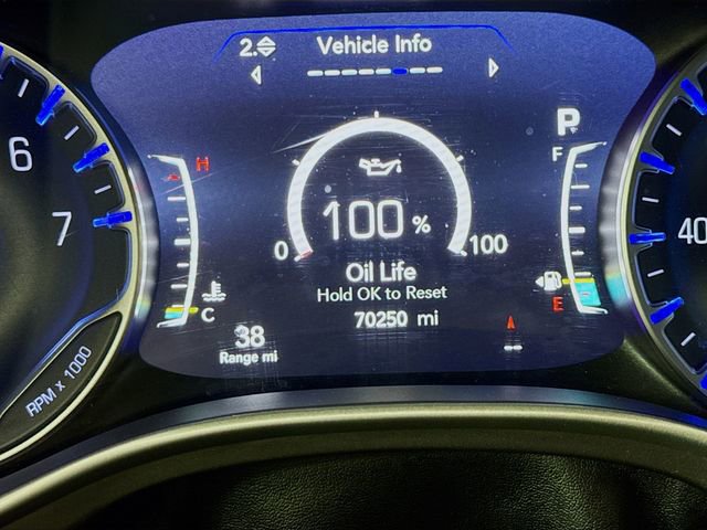 Used 2022 Chrysler Pacifica Touring-L image 12