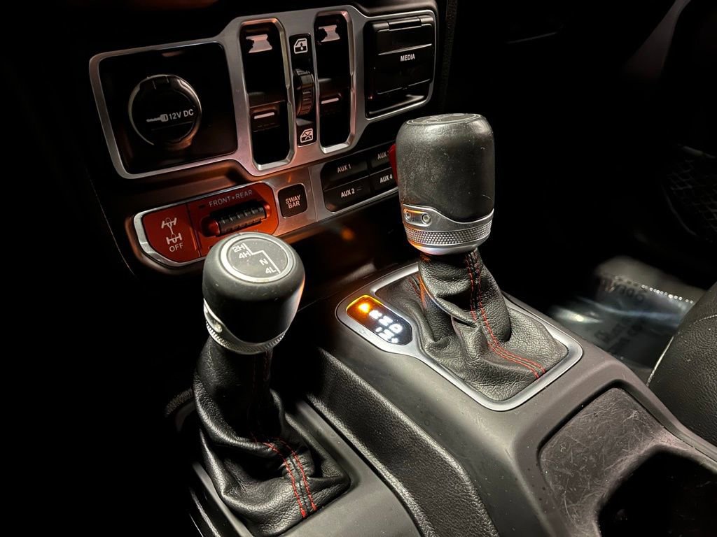 Used 2018 Jeep Wrangler Unlimited Rubicon w/ Dual Top Group image 11