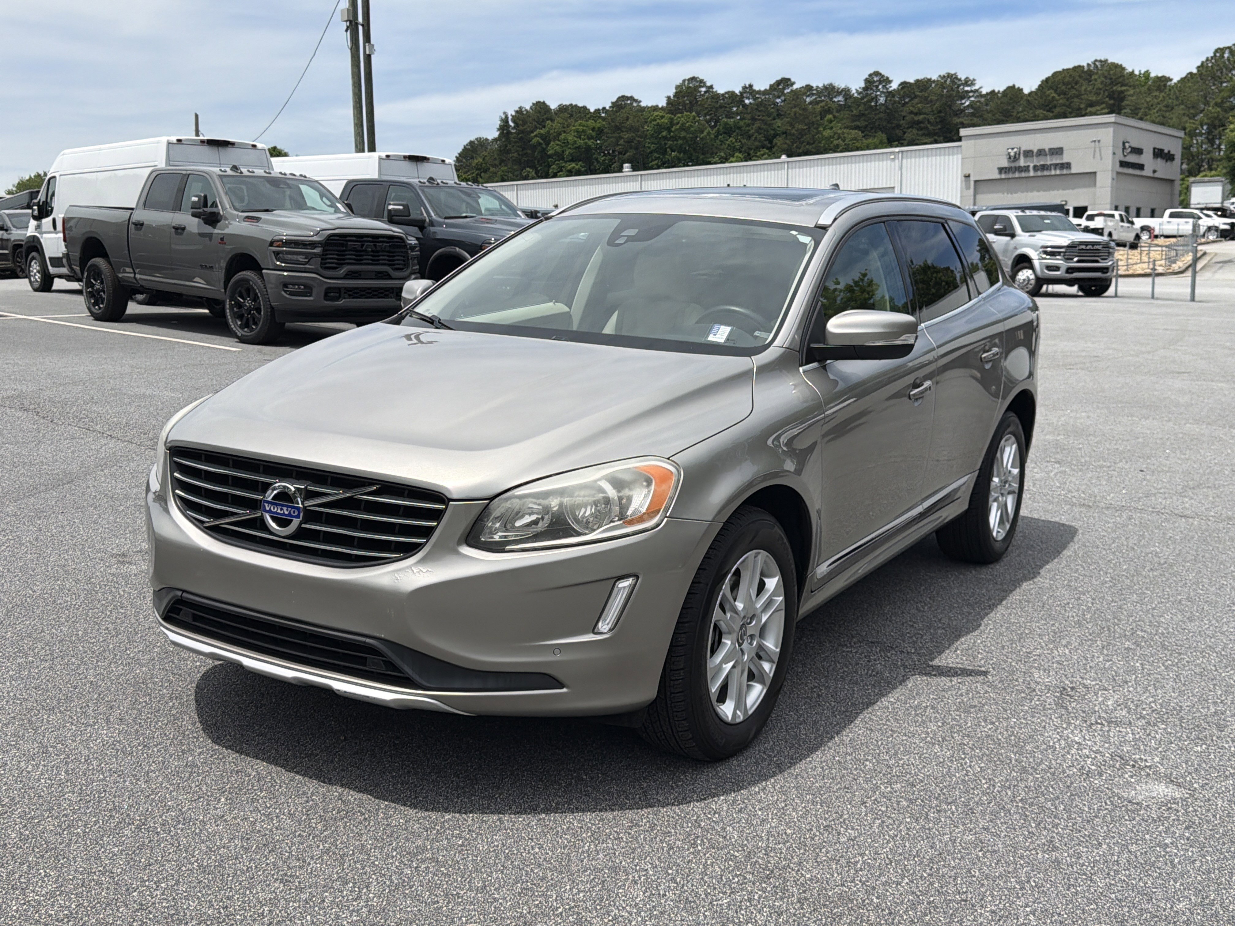 Used 2015 Volvo XC60 T5 Premier w/ Proximity Package FWD image 3