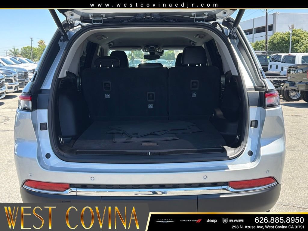 Used 2023 Jeep Grand Cherokee Limited RWD image 16