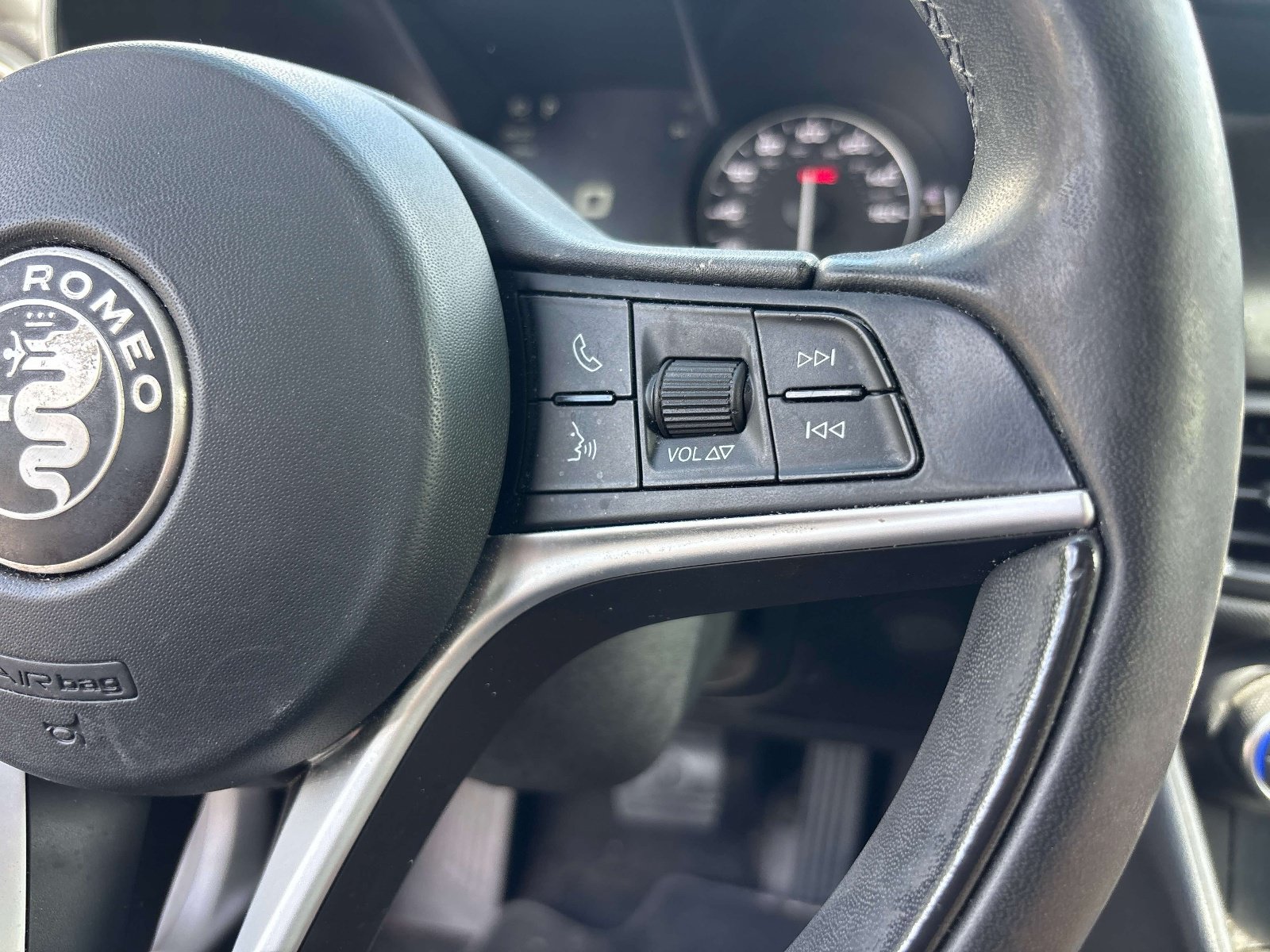 Used 2017 Alfa Romeo Giulia AWD w/ Cold Weather Package image 16