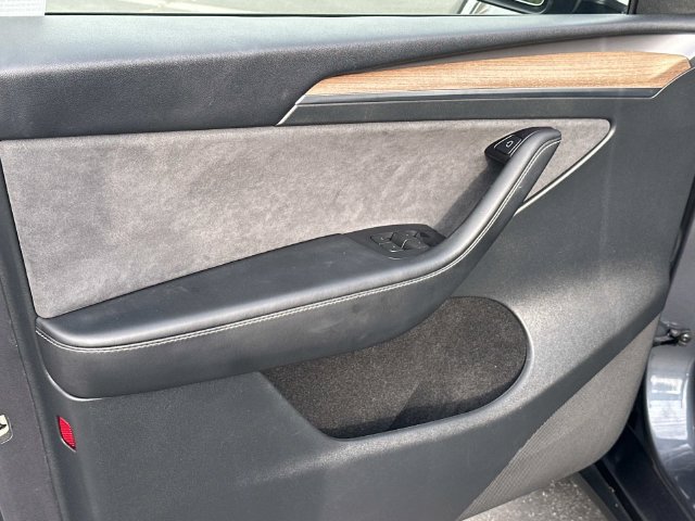 Used 2023 Tesla Model Y Long Range AWD/4WD image 23