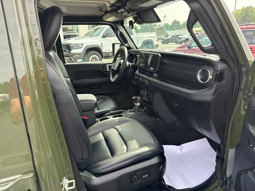 Used 2024 Jeep Wrangler Unlimited Sahara w/ Safety Group AWD/4WD image 12