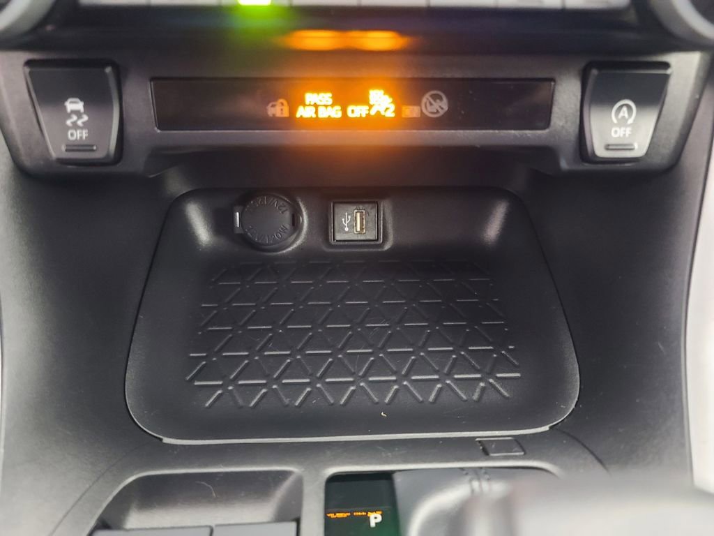 Used 2025 Toyota RAV4 XLE image 29
