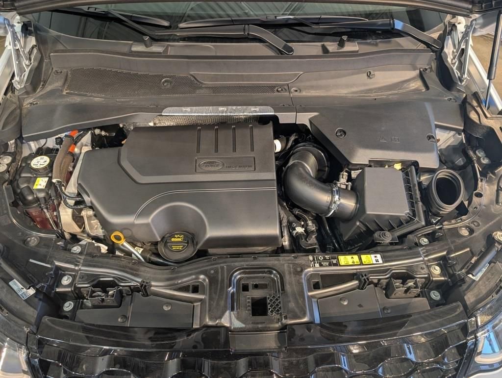 Used 2025 Land Rover Discovery Sport S image 31