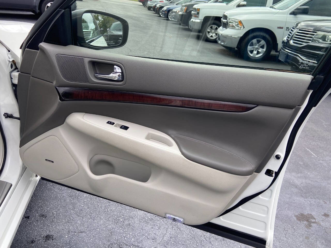 Used 2013 INFINITI G37 Journey w/ Premium Pkg image 25