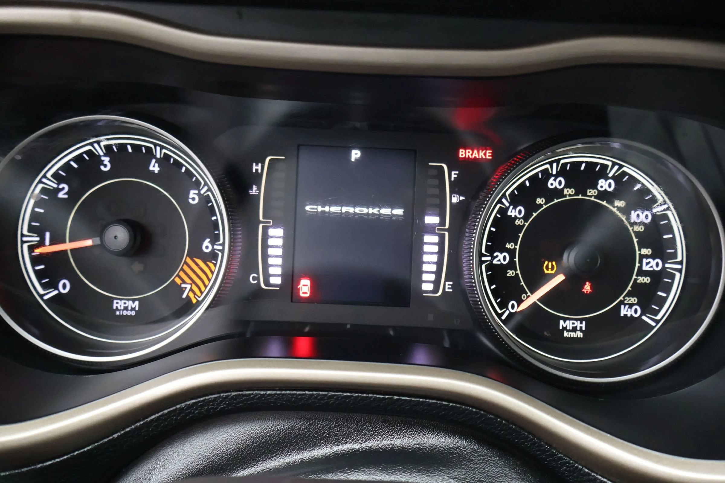 Used 2014 Jeep Cherokee Latitude w/ Cold Weather Group AWD/4WD image 17