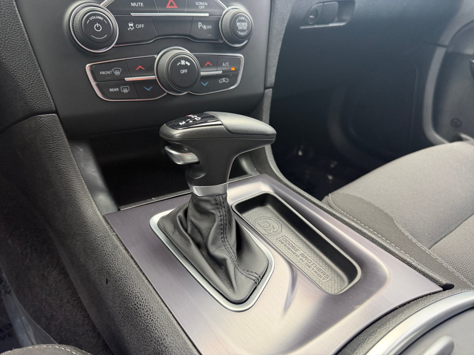 Used 2018 Dodge Charger SXT RWD image 18