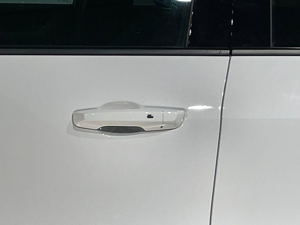 Used 2025 GMC Acadia Elevation image 18