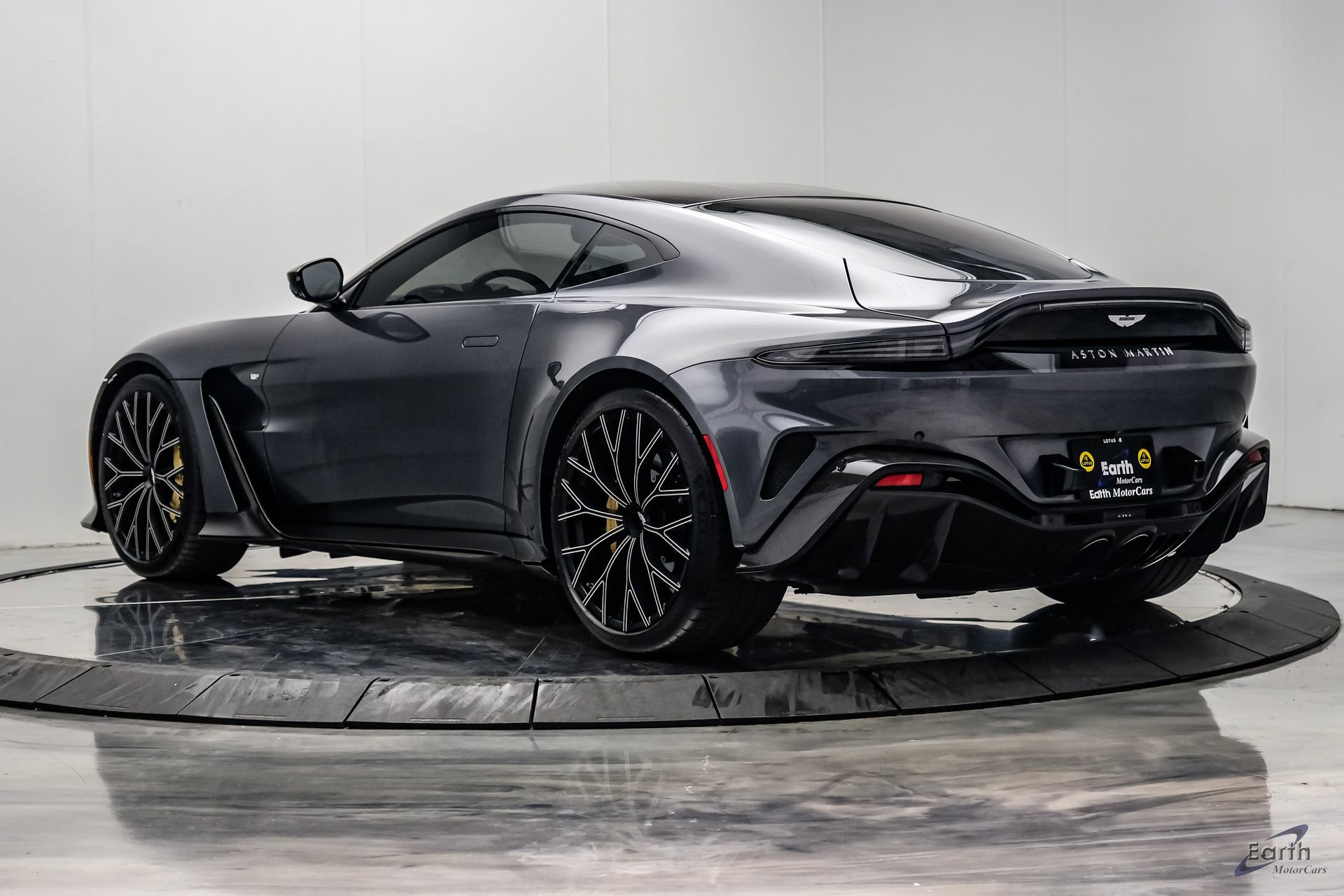 Used 2023 Aston Martin V12 Vantage RWD image 13