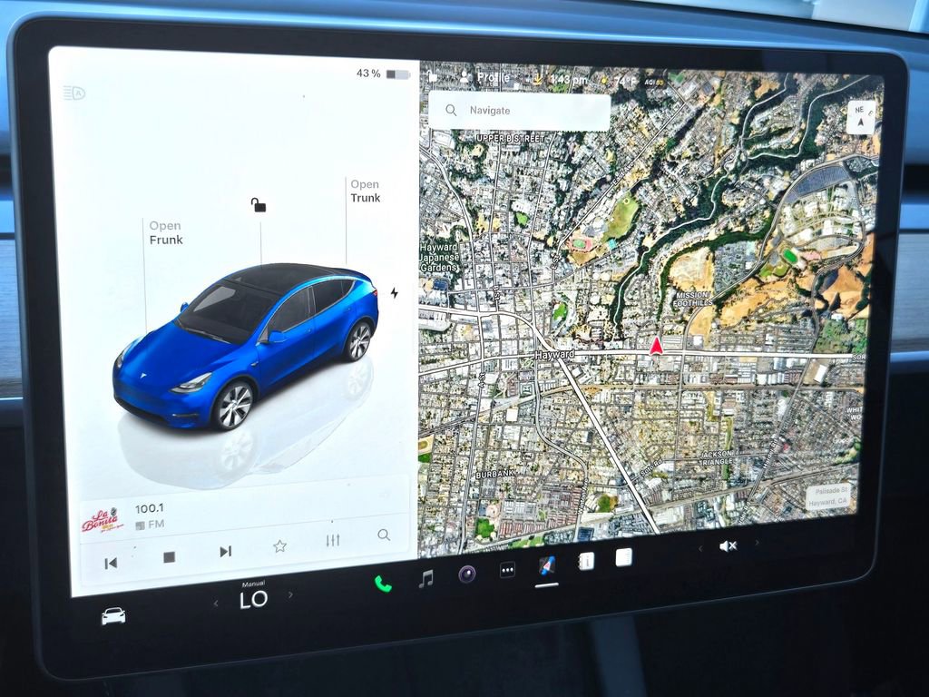 Used 2023 Tesla Model Y Long Range image 18