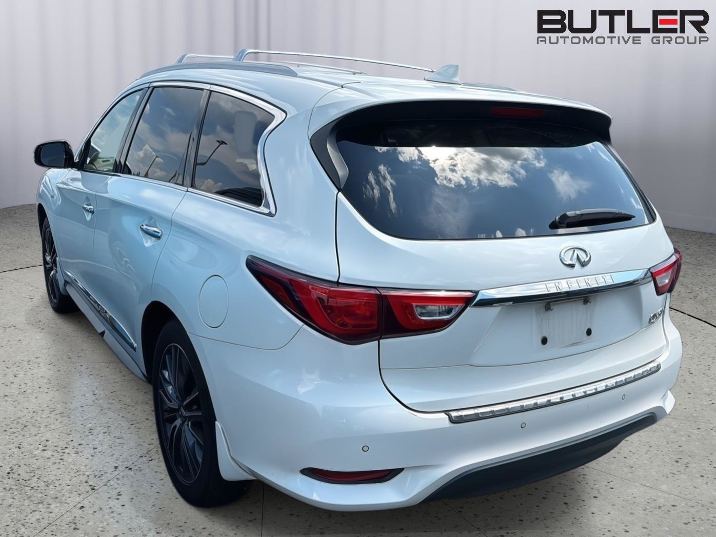 Used 2016 INFINITI QX60 FWD w/ Deluxe Technology Package image 10