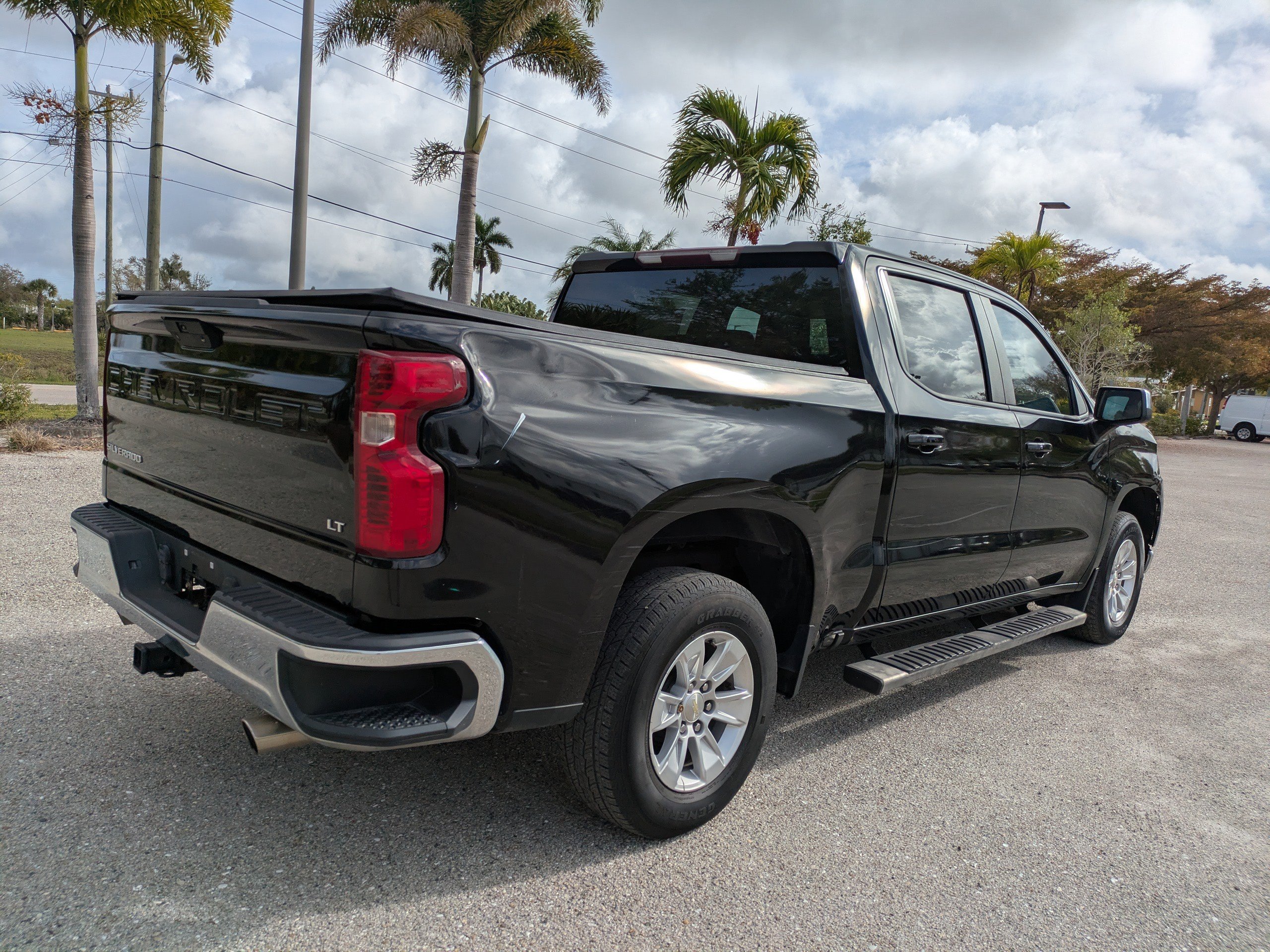Used 2021 Chevrolet Silverado 1500 LT image 4