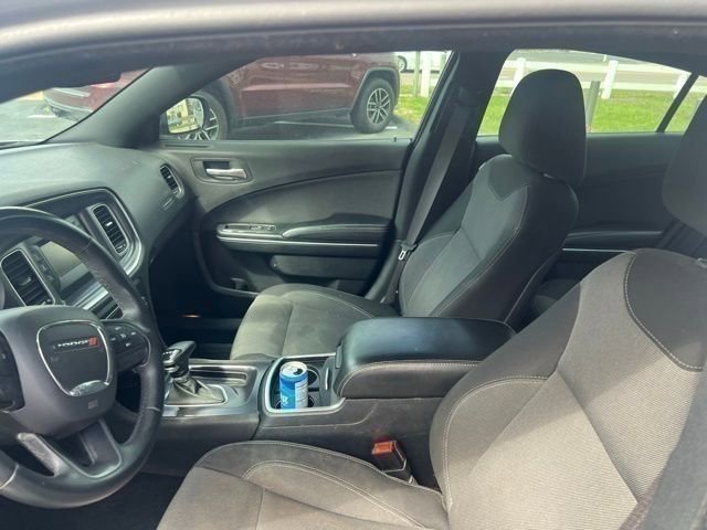 Used 2015 Dodge Charger SE w/ Popular Equipment Group image 4