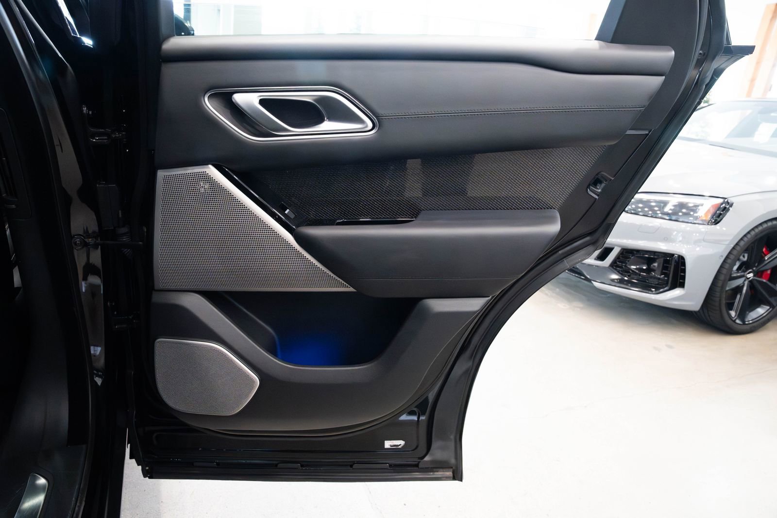 Used 2020 Land Rover Range Rover Velar SV Autobiography Dynamic image 23