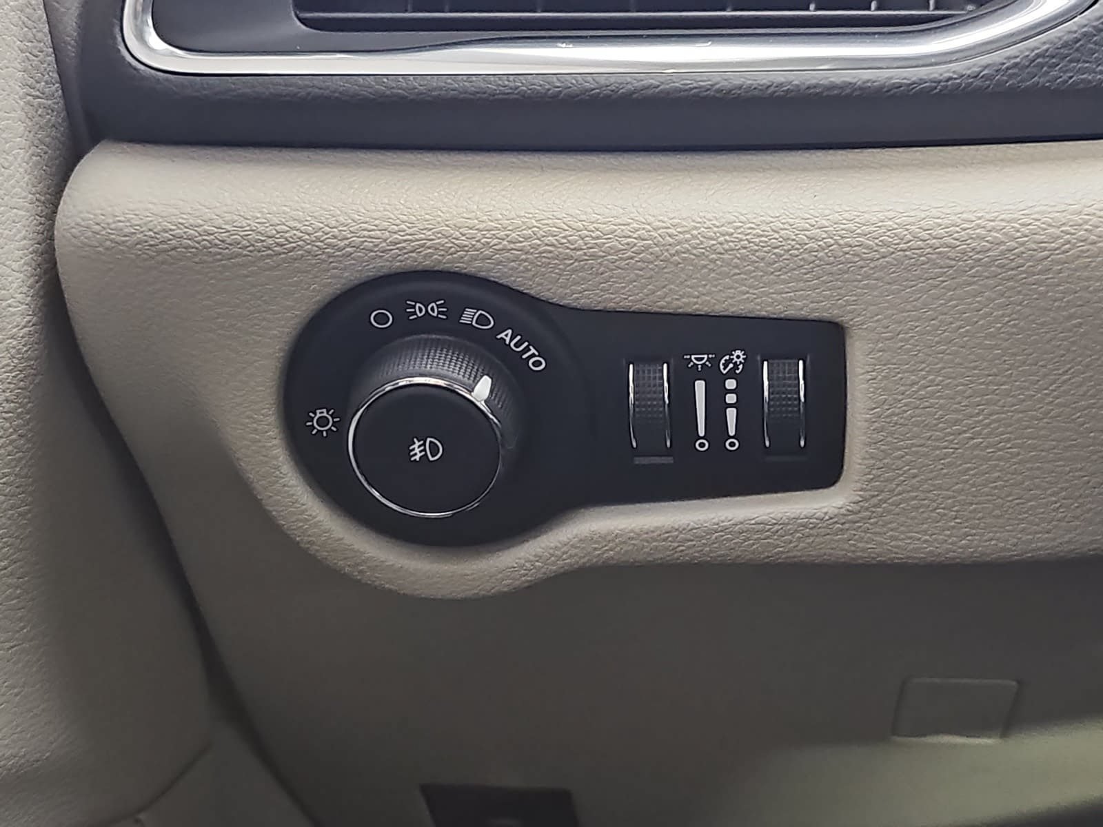 Used 2019 Chrysler Pacifica Touring-L Plus FWD image 25