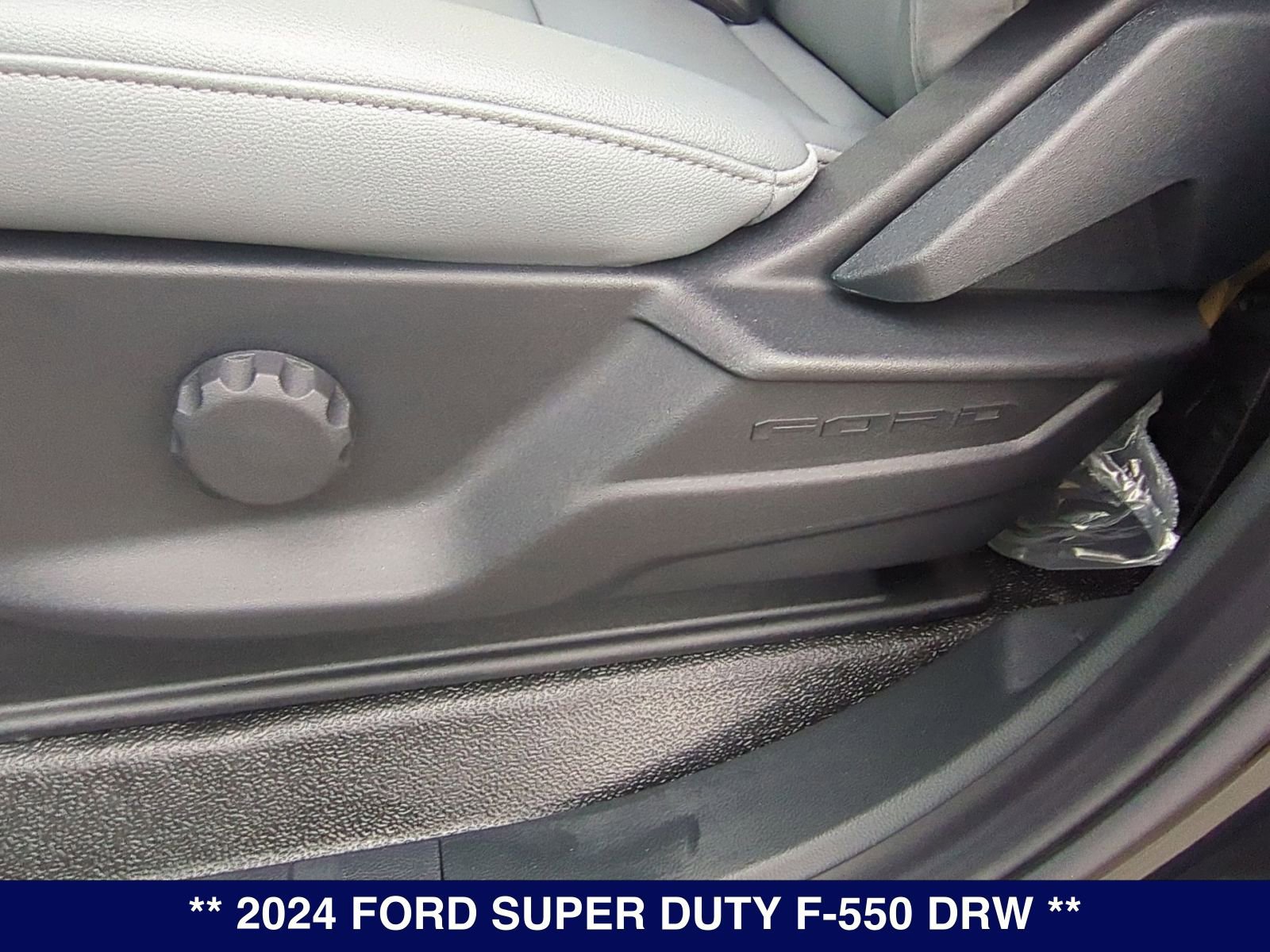 New 2024 Ford F550 4x4 Regular Cab Super Duty image 14