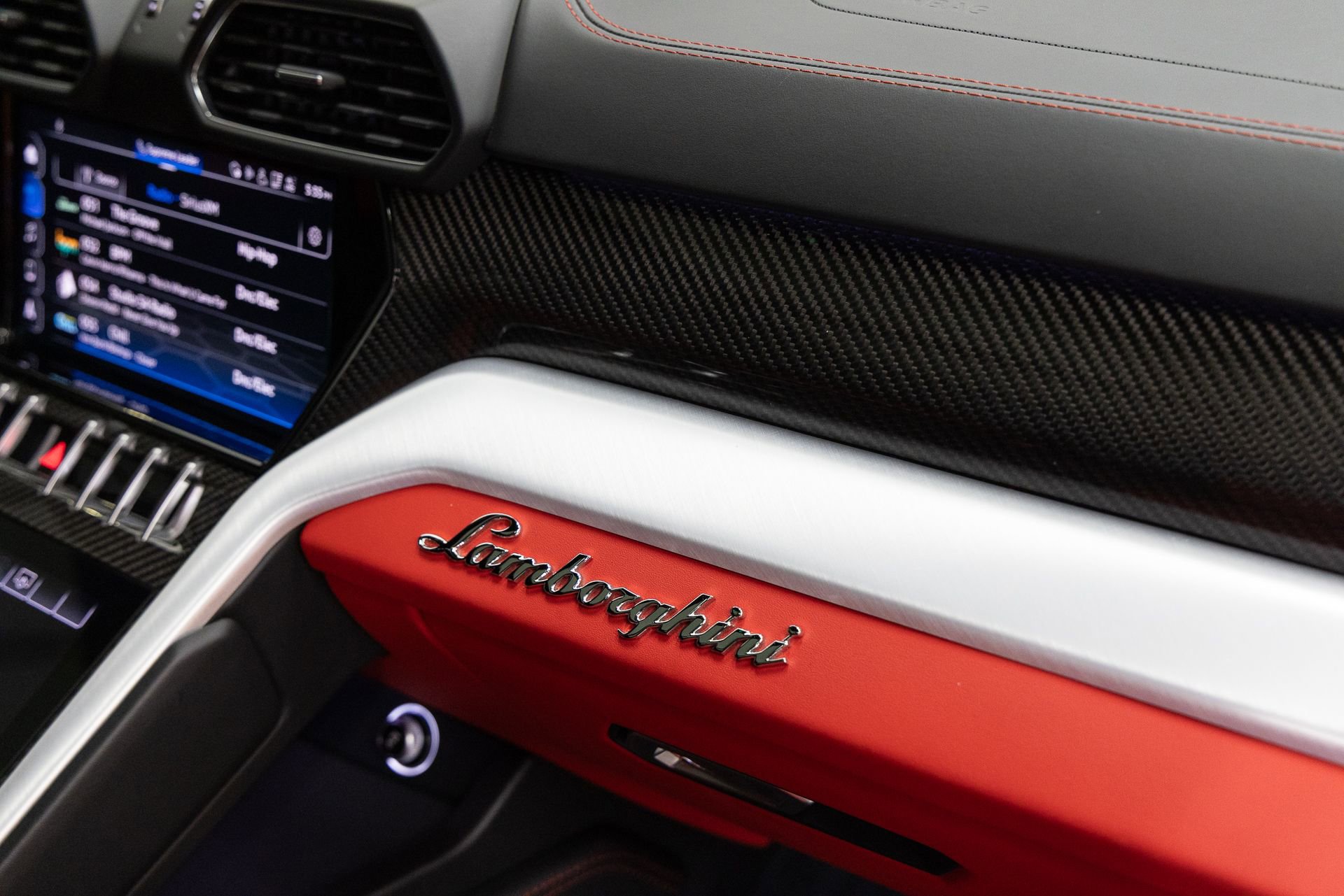 Used 2020 Lamborghini Urus AWD/4WD image 29