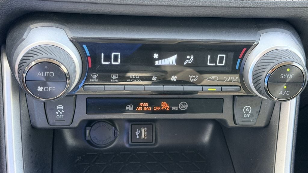 Used 2025 Toyota RAV4 XLE FWD image 14
