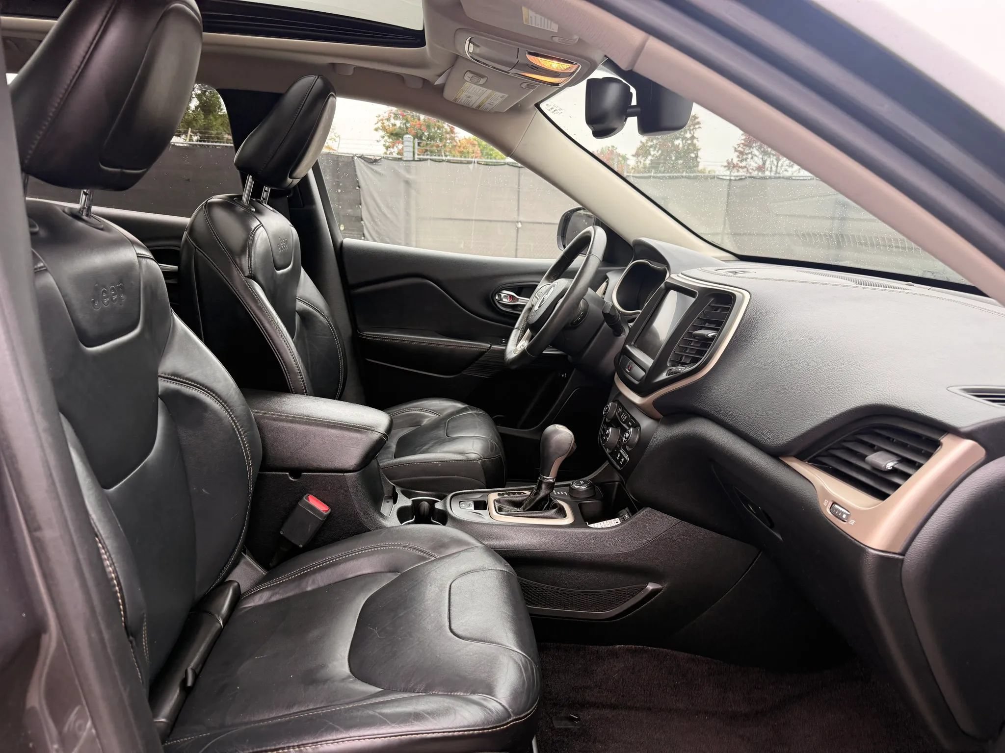 Used 2016 Jeep Cherokee Limited AWD/4WD image 18